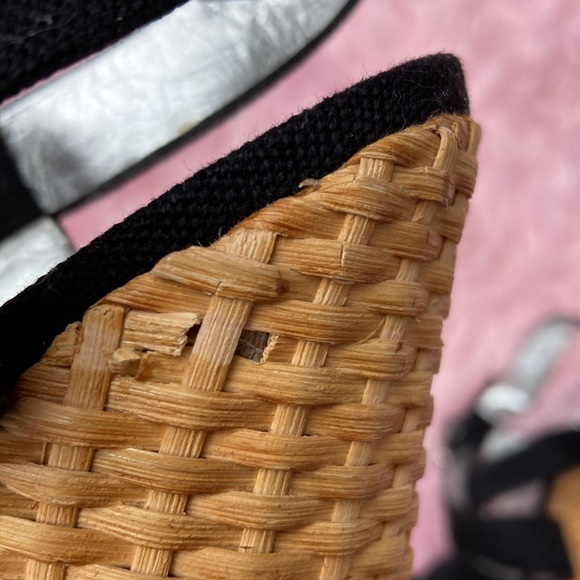 Banana Republic 5” sandals with basket weave heels, buckle straps size 7 - Picture 11 of 11